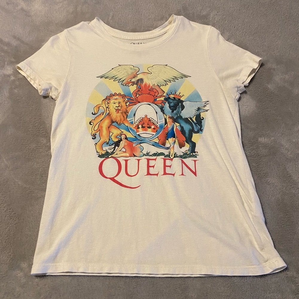 Lucky Brand Queen graphic tee